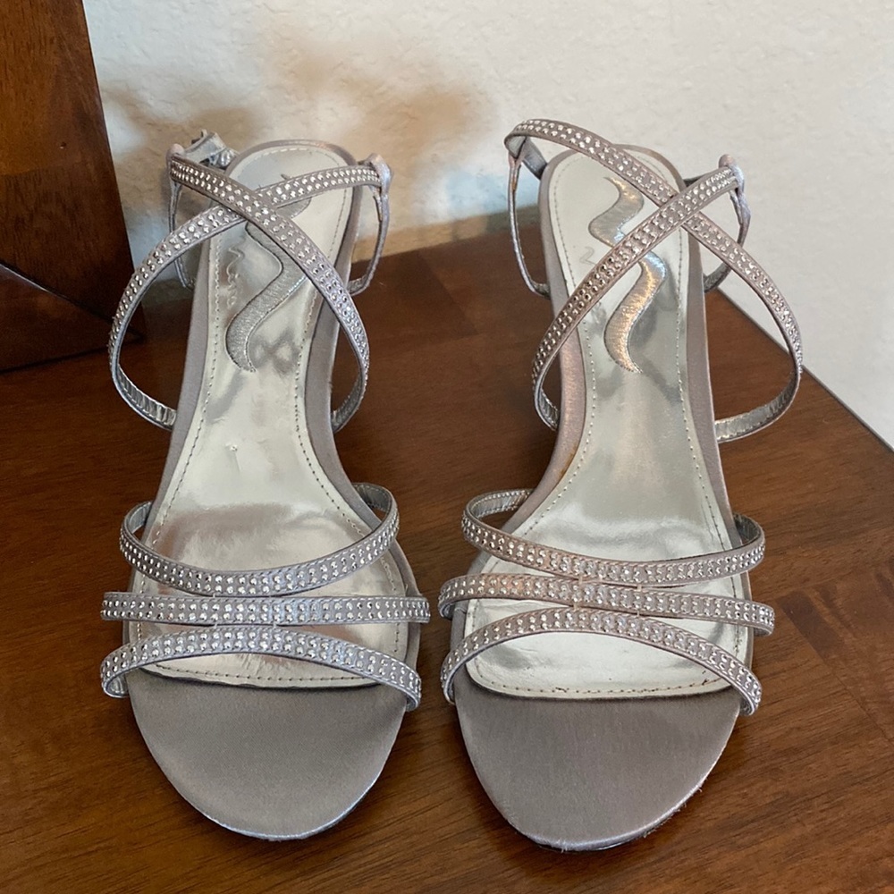 Nina Strap Heels Open Toes Sandals Silver Color Size 8.5 M